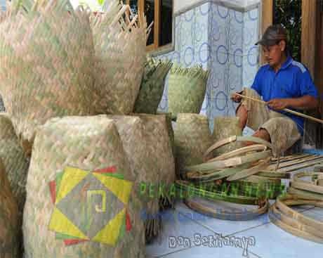  Produk  kerajinan  bambu dari dusun Jambangan tidak hanya 